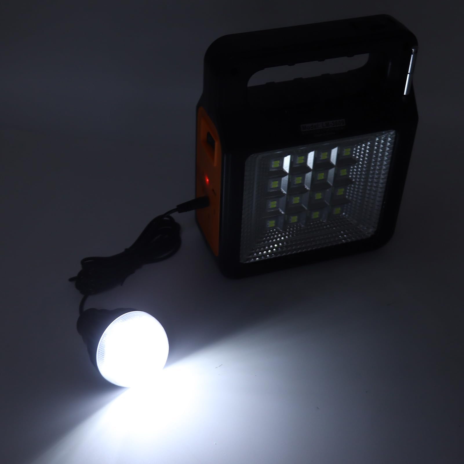 Asixxsix Solar Power Bank, 6000mAh Portable Solar Generator med 32 LED -panelljus 3 Glödlampor Strålkastare USB -laddning MP3 -radio, för Camping Resor Utomhusaktiviteter