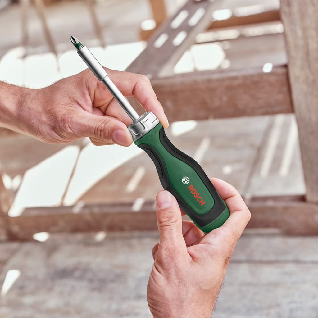 Bosch spärrskruvmejsel med 12 bits (spärrskruvmejsel med högt vridmoment för effektiv, kraftig skruvdragning; uppfällbart bitsmagasin; 12 bits medföljer; magnetisk bitshållare)