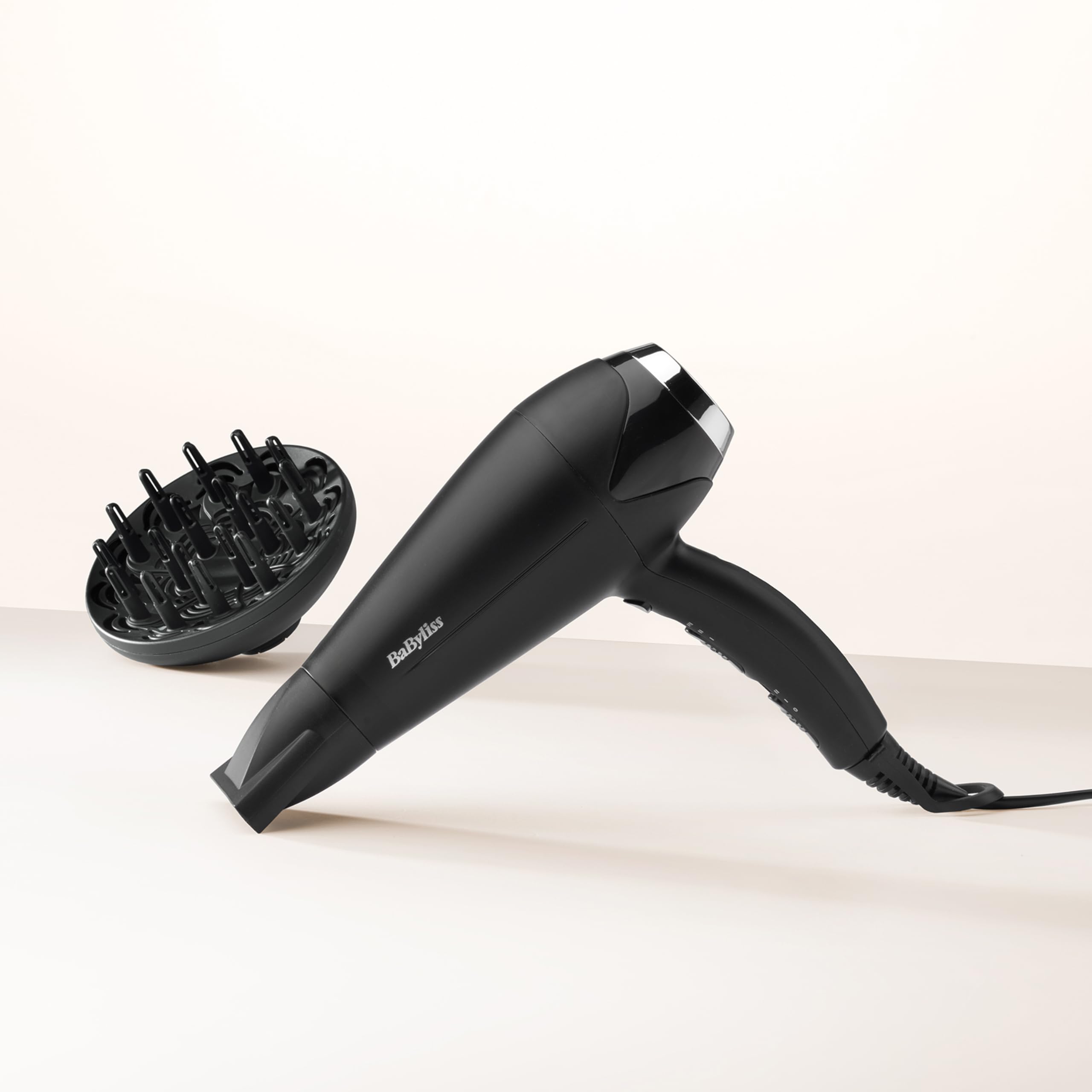 BaByliss Turbo Smooth Hårfön - 2200 W Kraftfull Hårtork, Stor Diffuser, Joniserad Frissfri Styling, 3 Värme- & 2 Hastighetsinställningar, Svart, D572DE