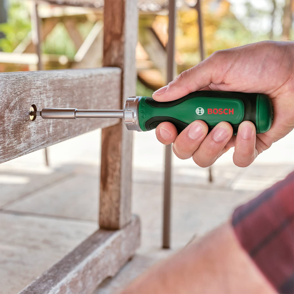 Bosch spärrskruvmejsel med 12 bits (spärrskruvmejsel med högt vridmoment för effektiv, kraftig skruvdragning; uppfällbart bitsmagasin; 12 bits medföljer; magnetisk bitshållare)