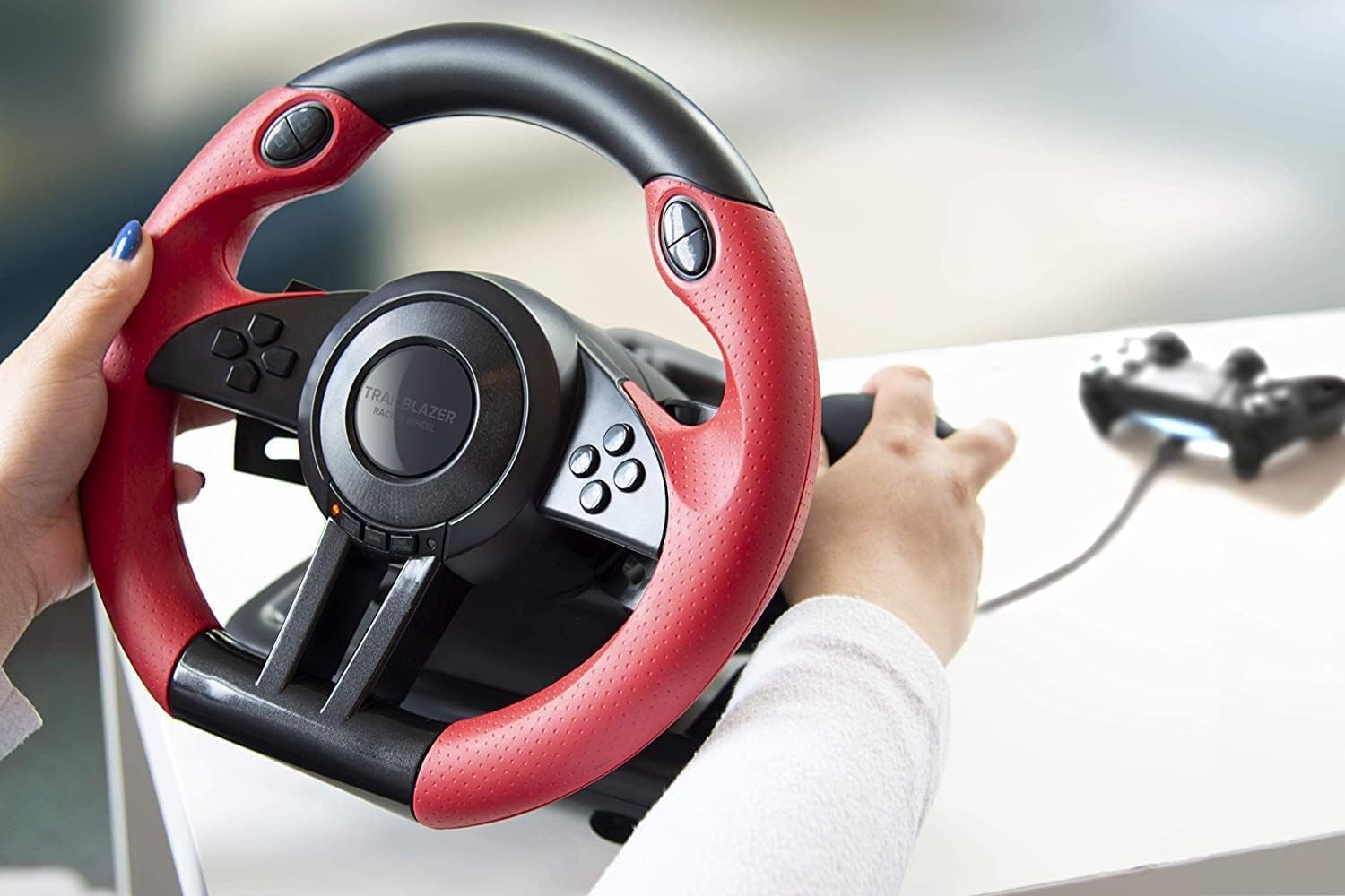 Speedlink TRAILBLAZER Racing Wheel – ratt för PS3/PS4, Xbox Series X/S/One, Nintendo Switch och PC, växlingspaddlar och växelspak, justerbara pedaler, svart-röd
