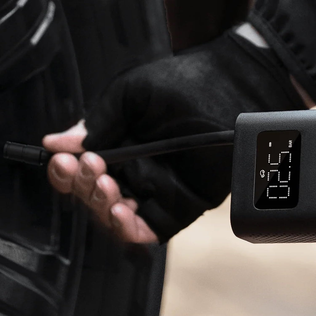 Xiaomi Portable Electric Air Compressor 2 - Bärbar luftkompressor (0.2 10.3 bar/3-150 psi, 6 lägen, 2000mAh batteri, 14.4Wh, USB-C-laddning, LED-skärm), svart (SE)
