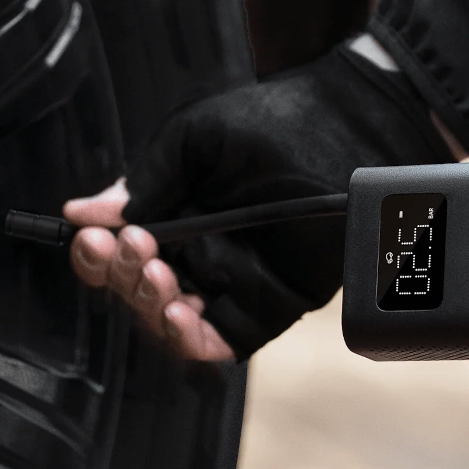Xiaomi Portable Electric Air Compressor 2 - Bärbar luftkompressor (0.2 10.3 bar/3-150 psi, 6 lägen, 2000mAh batteri, 14.4Wh, USB-C-laddning, LED-skärm), svart (SE)