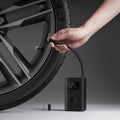 Xiaomi Portable Electric Air Compressor 2 - Bärbar luftkompressor (0.2 10.3 bar/3-150 psi, 6 lägen, 2000mAh batteri, 14.4Wh, USB-C-laddning, LED-skärm), svart (SE)