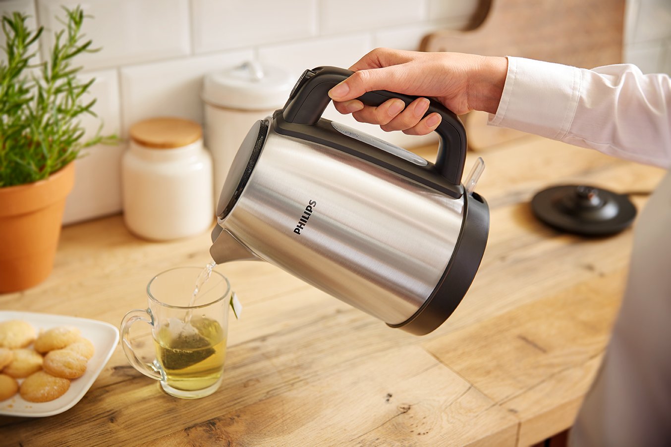Philips Daily Collection Vattenkokare – 1,7 l, Rostfritt Stål SUS304, Fjädrat Lock, Micromesh-filter, 360° Basplatta, Automatisk Avstängning, Snabb Kokning, Indikatorlampa (HD9350/90)