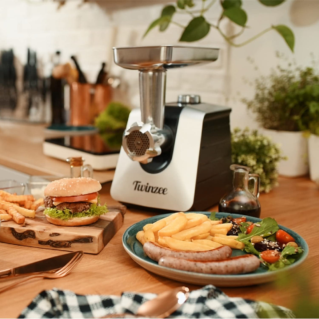 Twinzee - Elektrisk köttkvarn med korvfyllmedel 1500W, vit - För kött och korv - Matberedare, köttkvarn med 3 perforerade skivor och 3 korvfästen
