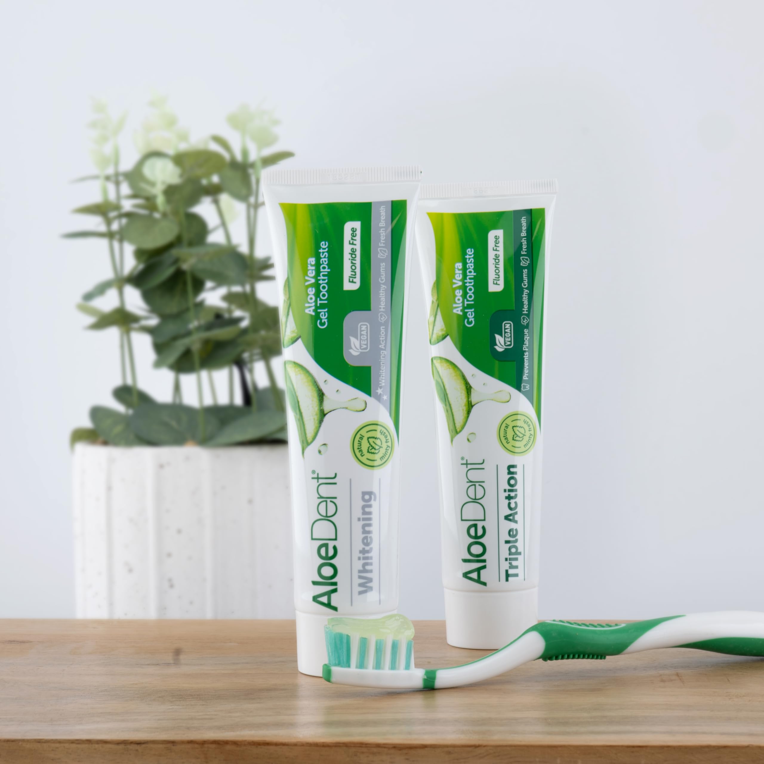 Aloe Dent Whitening Aloe Vera tandkräm Fluorfri, naturlig verkan, Vegan, Cruelty Free, SLS-fri, Naturligt vit, Hälsosamt tandkött, 100 ml, förpackningen kan variera