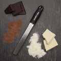 Microplane Zester Rivjärn i Black för Citrusfrukter, Parmesan, Ingefära, Choklad och Muskotnöt med fint blad av rostfritt stål – Tillverkad i USA