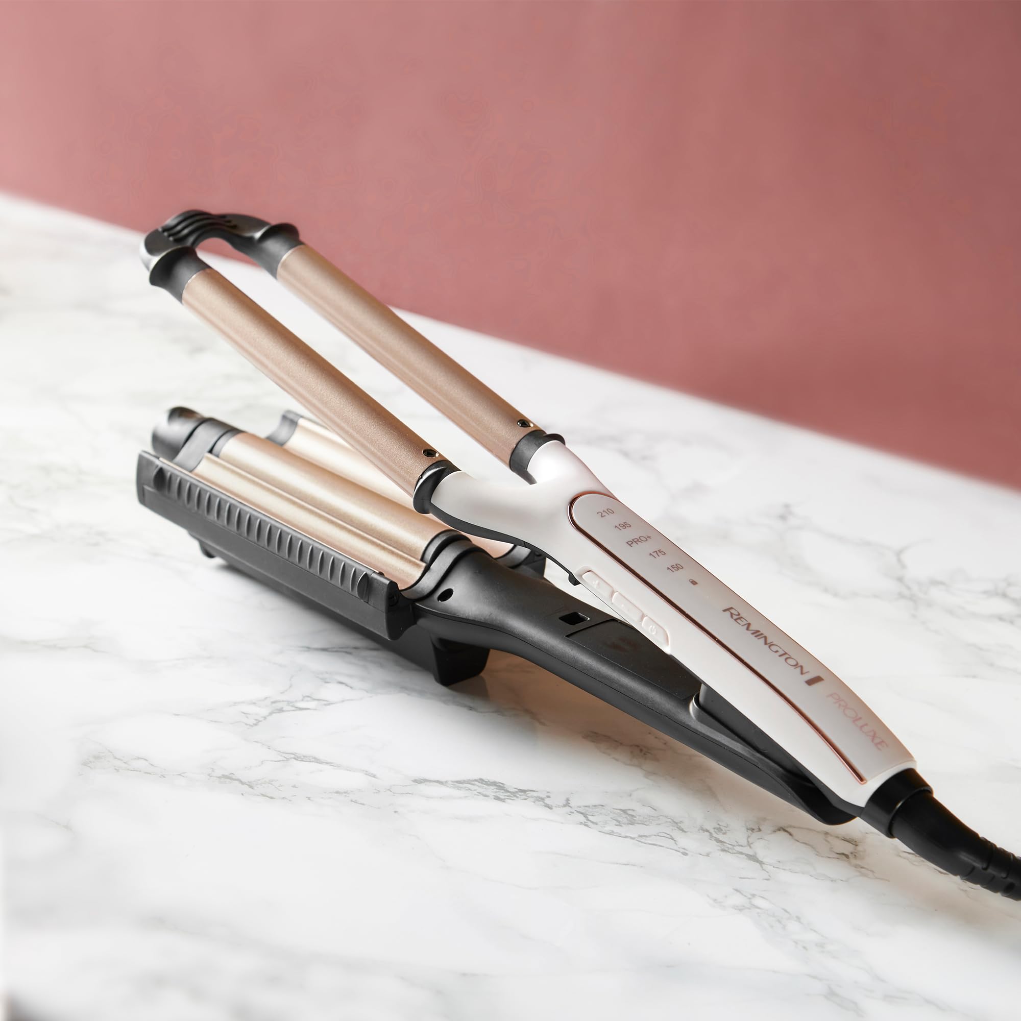 Remington 4-i-1 vågtång, justerbar för olika stilar, upp till 210°C, PRO+ innebär 185°c, keramisk beläggning med sträv yta för bättre grepp, 30 sek uppvärmning, 3m sladd, Proluxe CI91AW