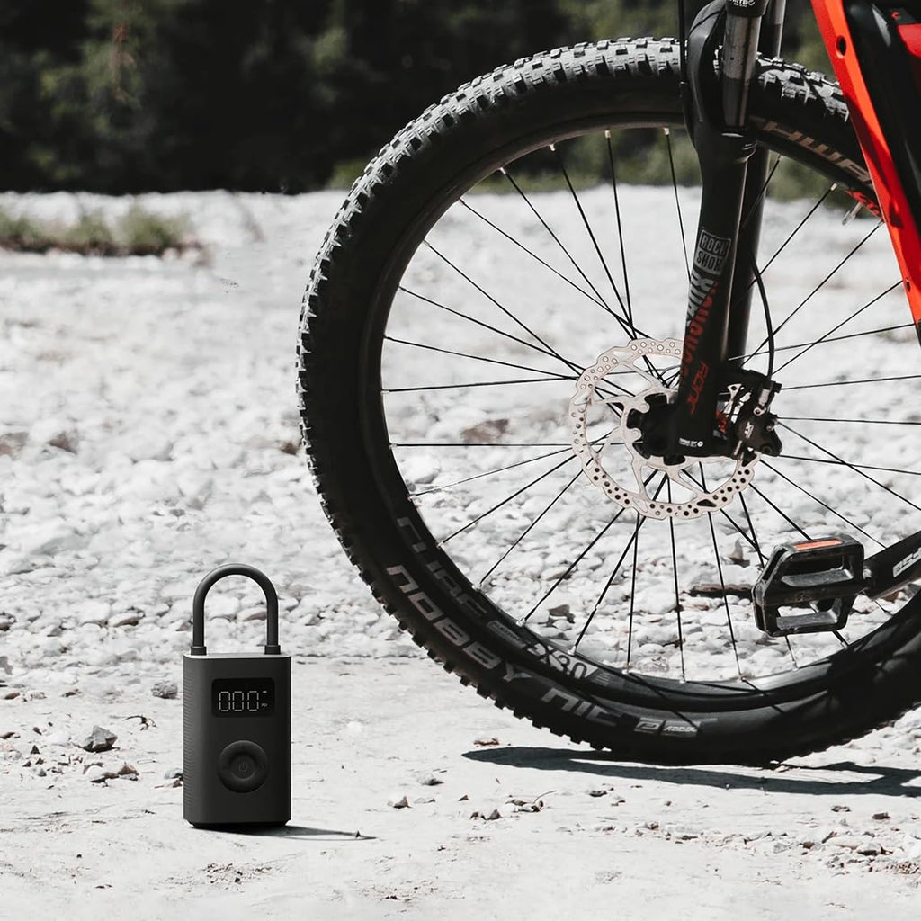 Xiaomi Portable Electric Air Compressor 2 - Bärbar luftkompressor (0.2 10.3 bar/3-150 psi, 6 lägen, 2000mAh batteri, 14.4Wh, USB-C-laddning, LED-skärm), svart (SE)