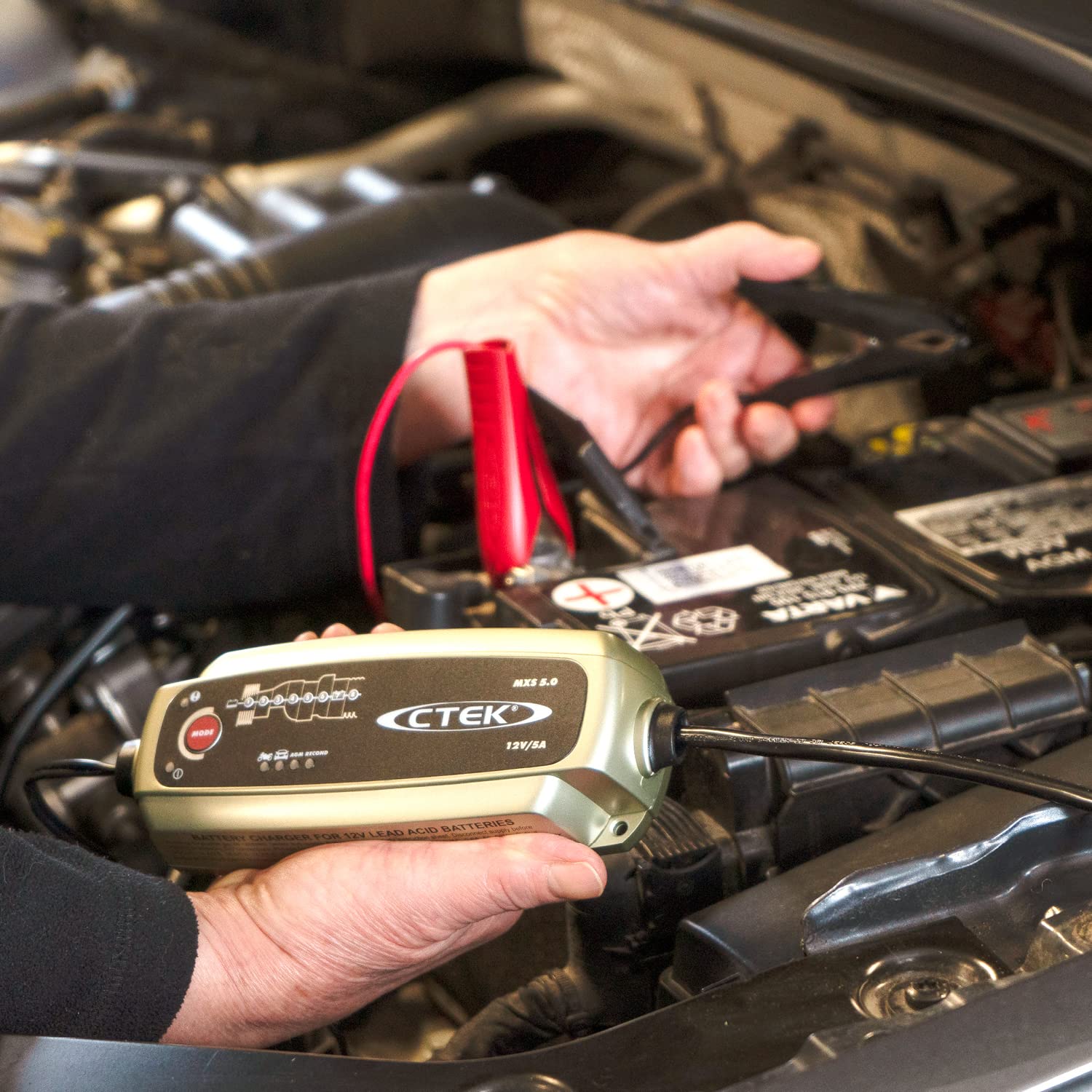 CTEK MXS 5.0, Batteriladdare 12V Med Inbyggd Temperaturkompensation, Motorcykel- Och Billaddare, Smart Batteriladdare, Batterihållare Med Rekonditioneringsläge Och Dedikerat AGM-läge