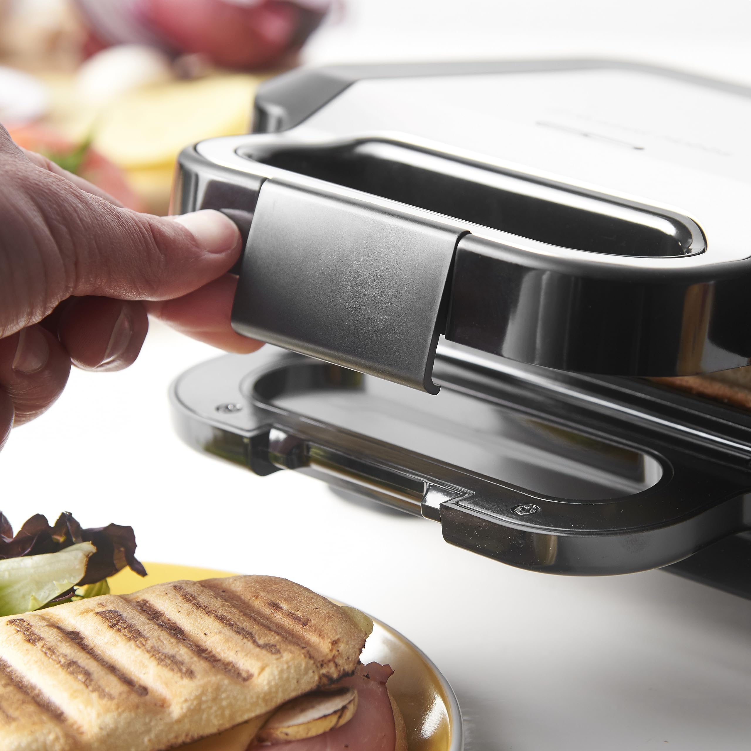 Russell Hobbs Smörgåsgrill 3-i-1 [smörgåsar, belgiska våfflor, grill] diskmaskinssäkra plattor, non-stick beläggning & extra djupa plattor, BPA-fri) 26810-56.