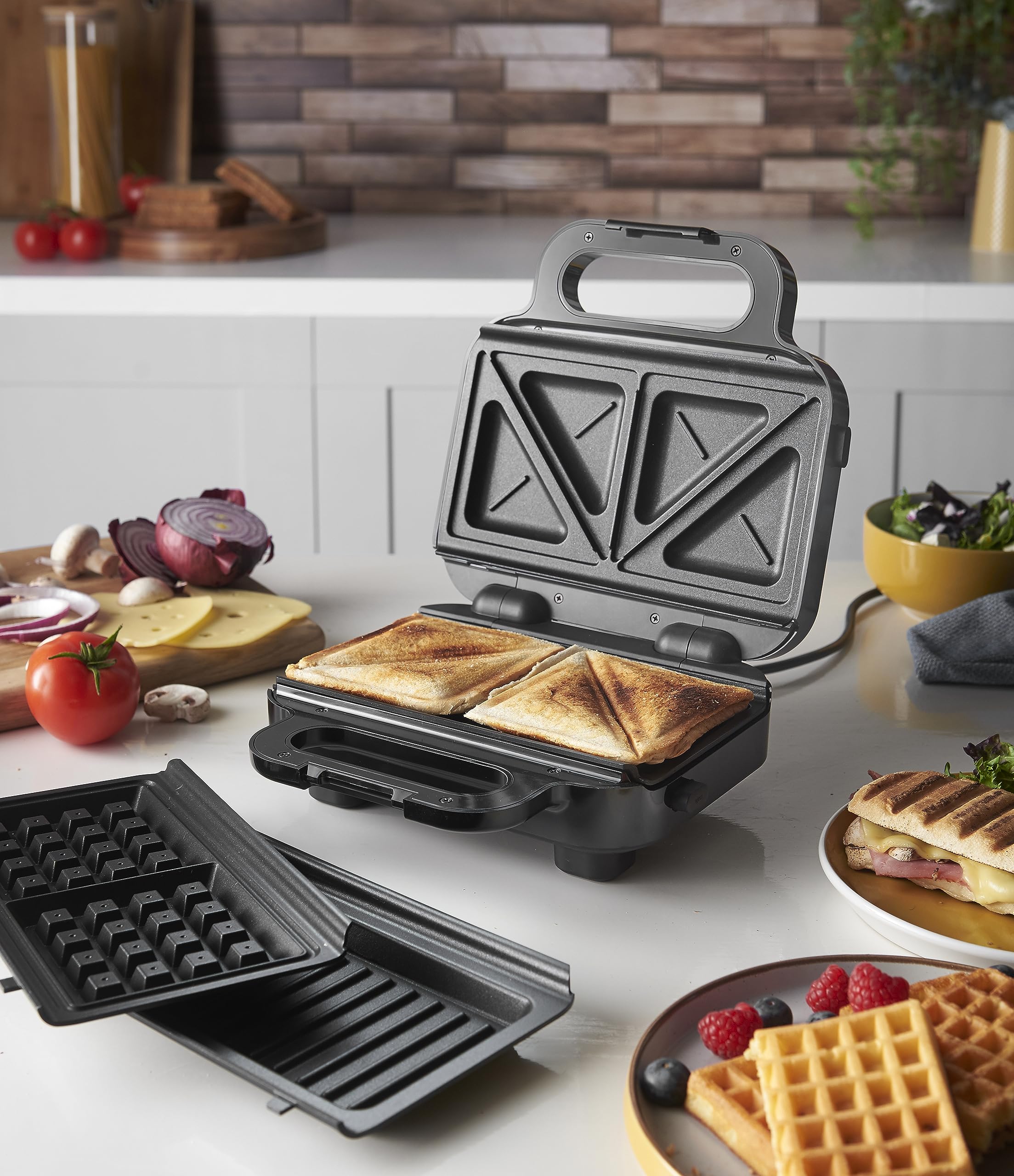 Russell Hobbs Smörgåsgrill 3-i-1 [smörgåsar, belgiska våfflor, grill] diskmaskinssäkra plattor, non-stick beläggning & extra djupa plattor, BPA-fri) 26810-56.