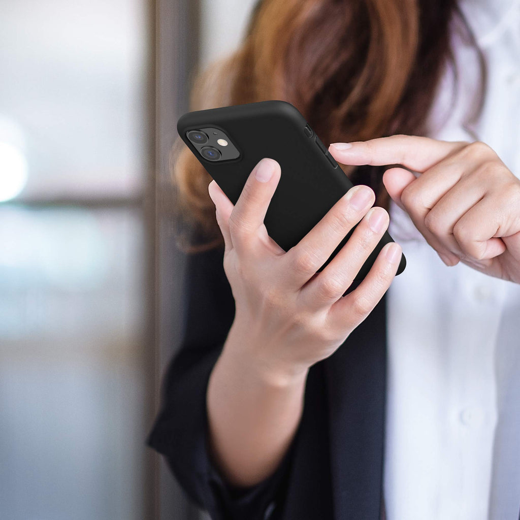 kwmobile Fodral kompatibelt med Apple iPhone 11 – silikonskal – mjukt mobiltelefonskal – mobiltelefonfodral i matt svart