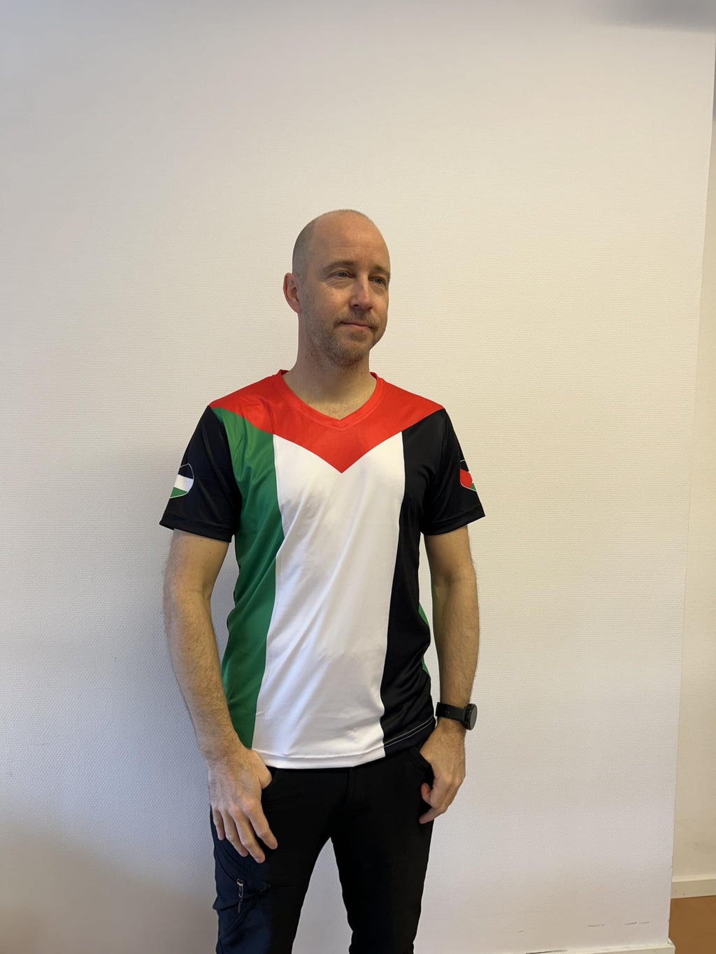 Herr T-shirt med Flagga – Bekväm Polyestertröja med Tryckt Landsflagga – Nationell Stolthet T-shirt för Herrar, Pride-parad, Festival eller Vardagssommar, Finns i Olika Länder