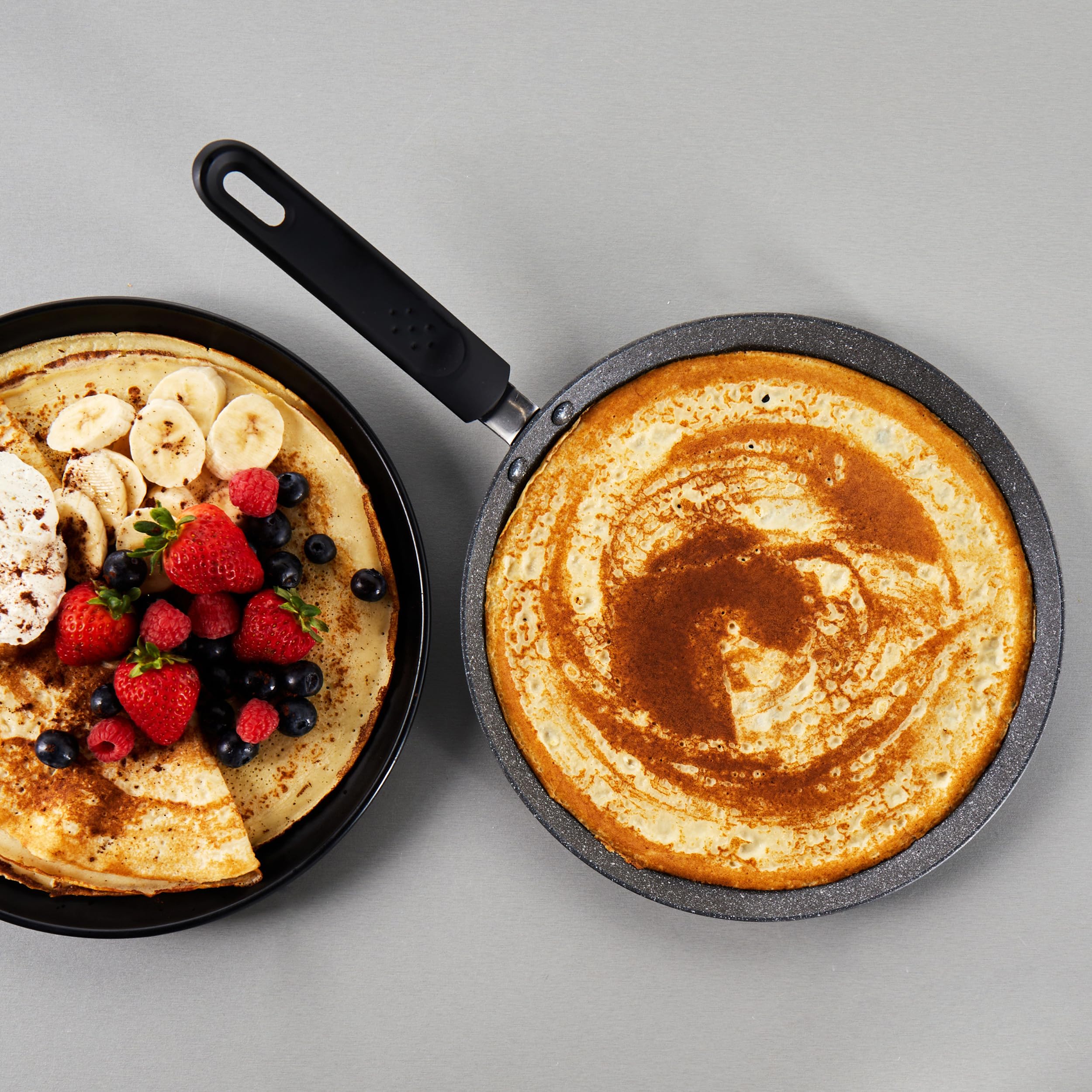 Russell Hobbs RH02852EU7 metallisk marmor crepe och pannkaka stekpanna – 25 cm/9,8 tum non-stick platt stekpanna för omelett, chapati, roti, induktionshäll lämplig, mjukt grepphandtag, smidd aluminium
