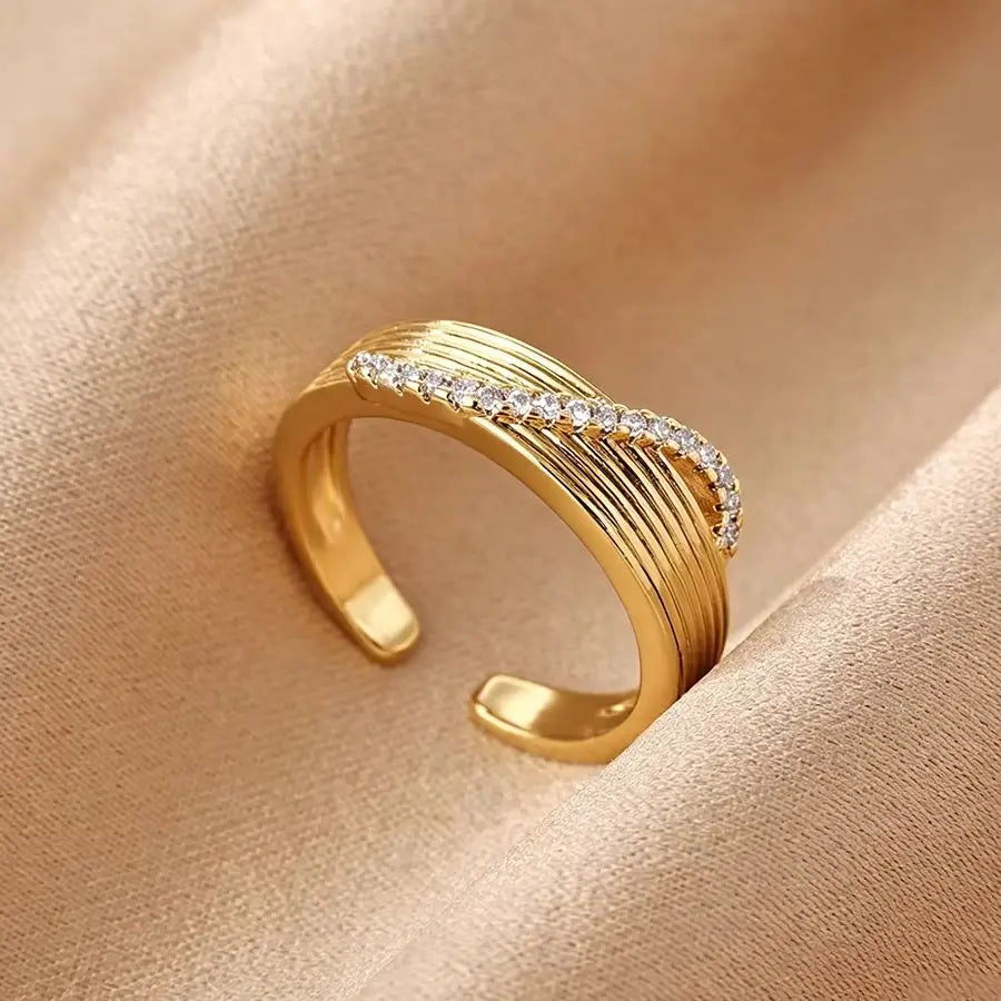 Pave Zirconia Twisted Knot Rings for Women 18K Gold Plated Geometric Crossed Ring Fashion Jewelry Gifts for All Occasions