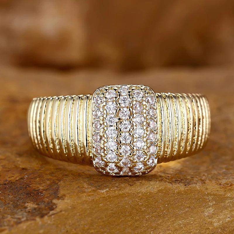 Huitan Opulent Engagement Rings Female Exquisite Sparkling Cubic Zirconia