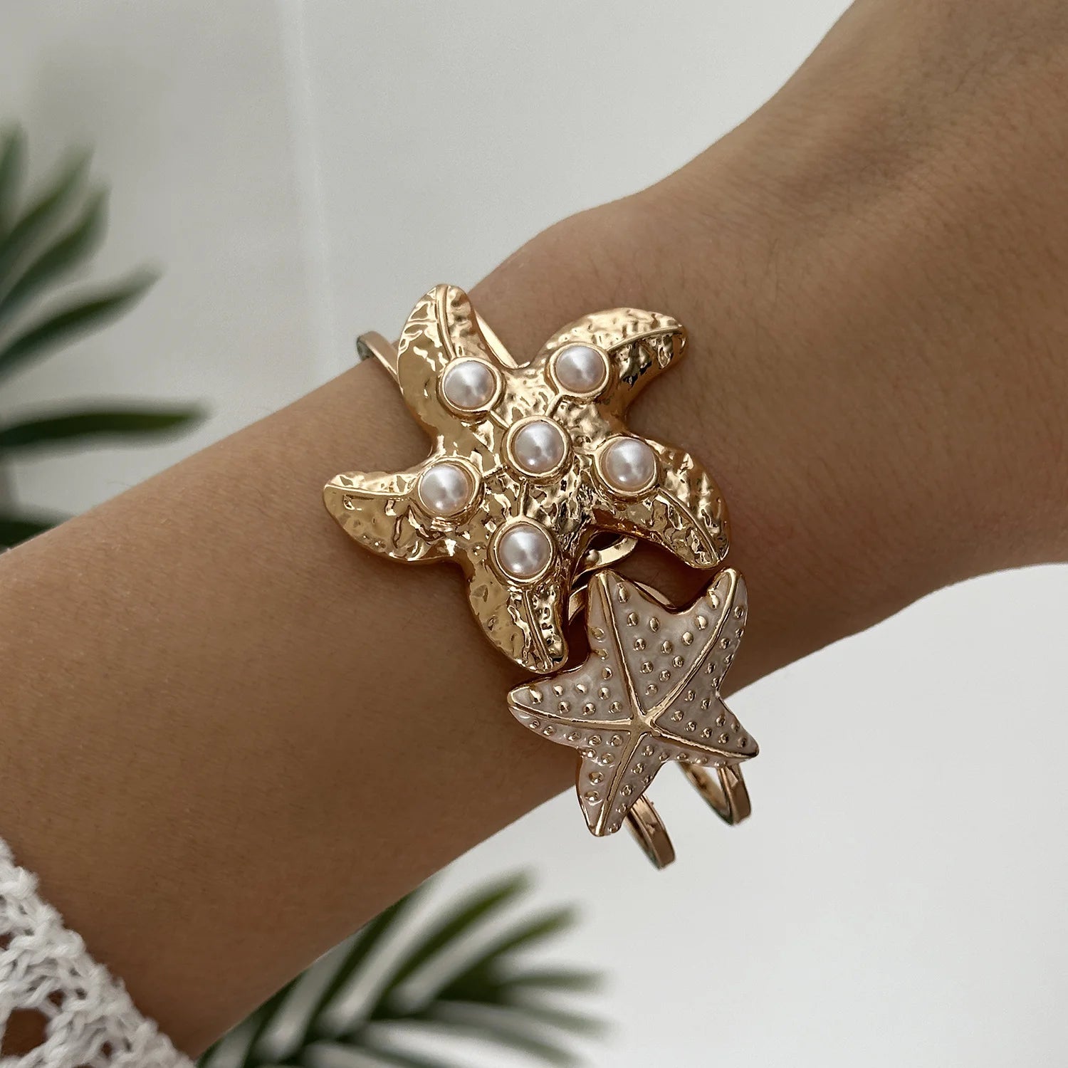 Design Sense Colorful Starfish Open Bangle for Women Elegant Imitation Pearls Starfish Cuff Bracelet Summer Ocean Jewelry
