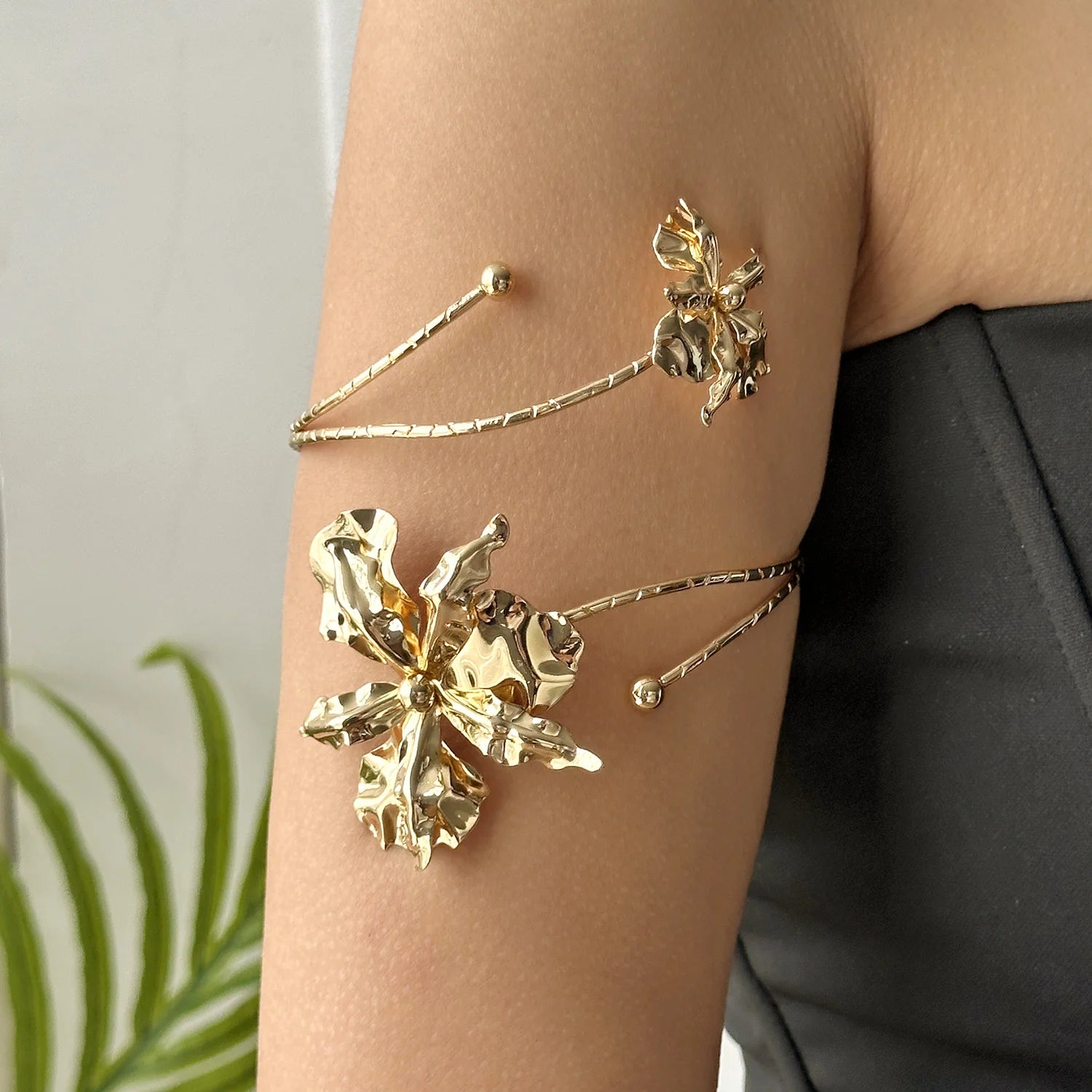 Boho Elegant Sexy Flower Open Cuff Armlet for Women Vintage Enamel Glaze Craft Floral Adjustable Arm Bracelet Beach Body Jewelry