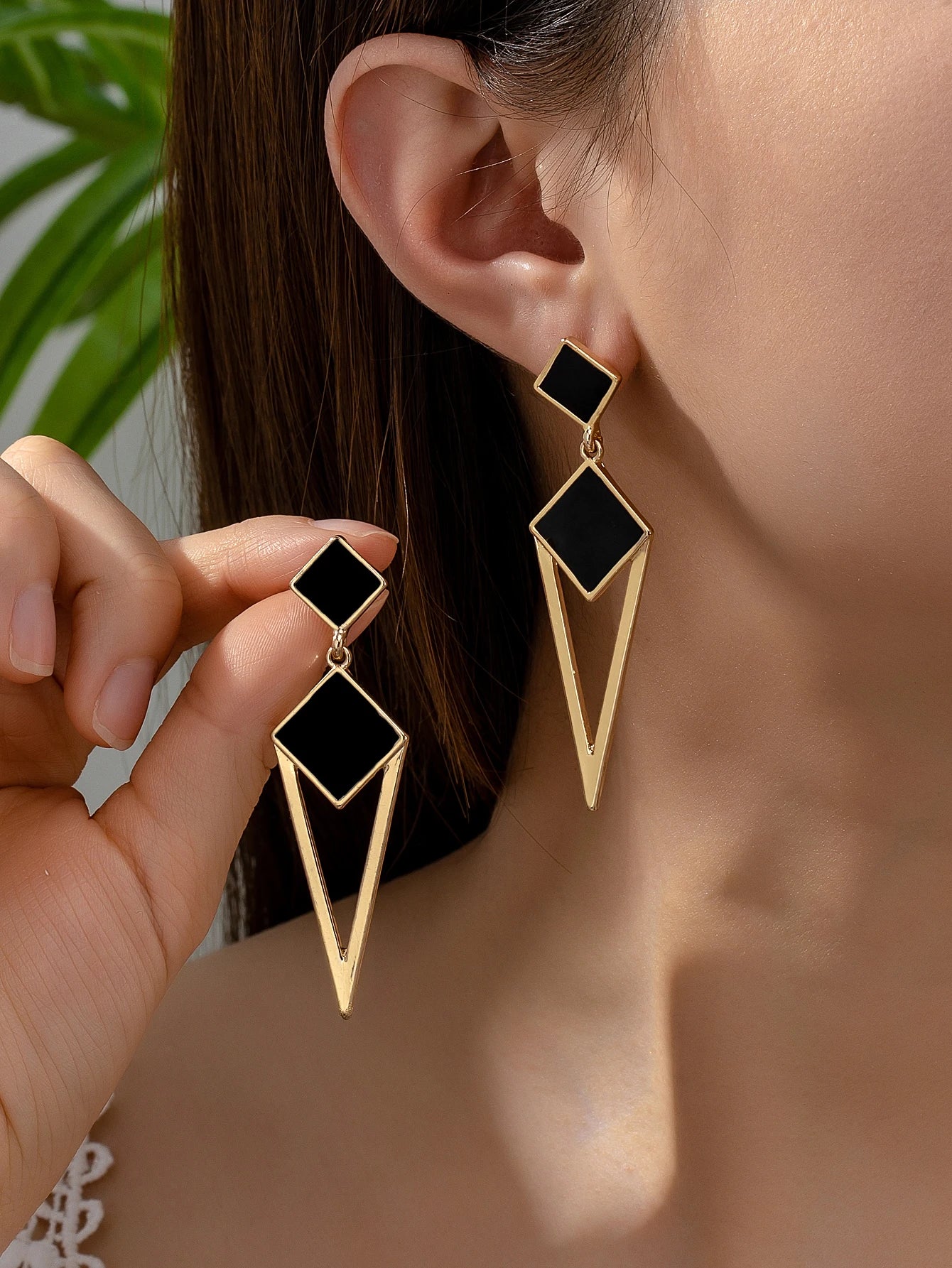 A Pair of Fashionable and Versatile Summer Trendy Alloy Diamond-Shaped Oil-Drip Earrings