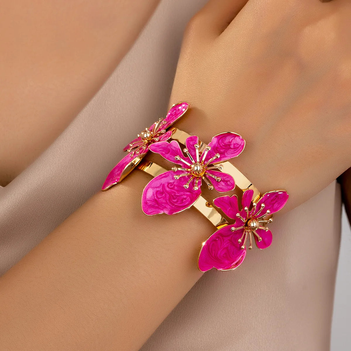 Elegant Enamel Flower Open Cuff Bracelet For Women Gold Plated Metal Pink White Blue Floral Bangles Beach Party Vacation Jewelry