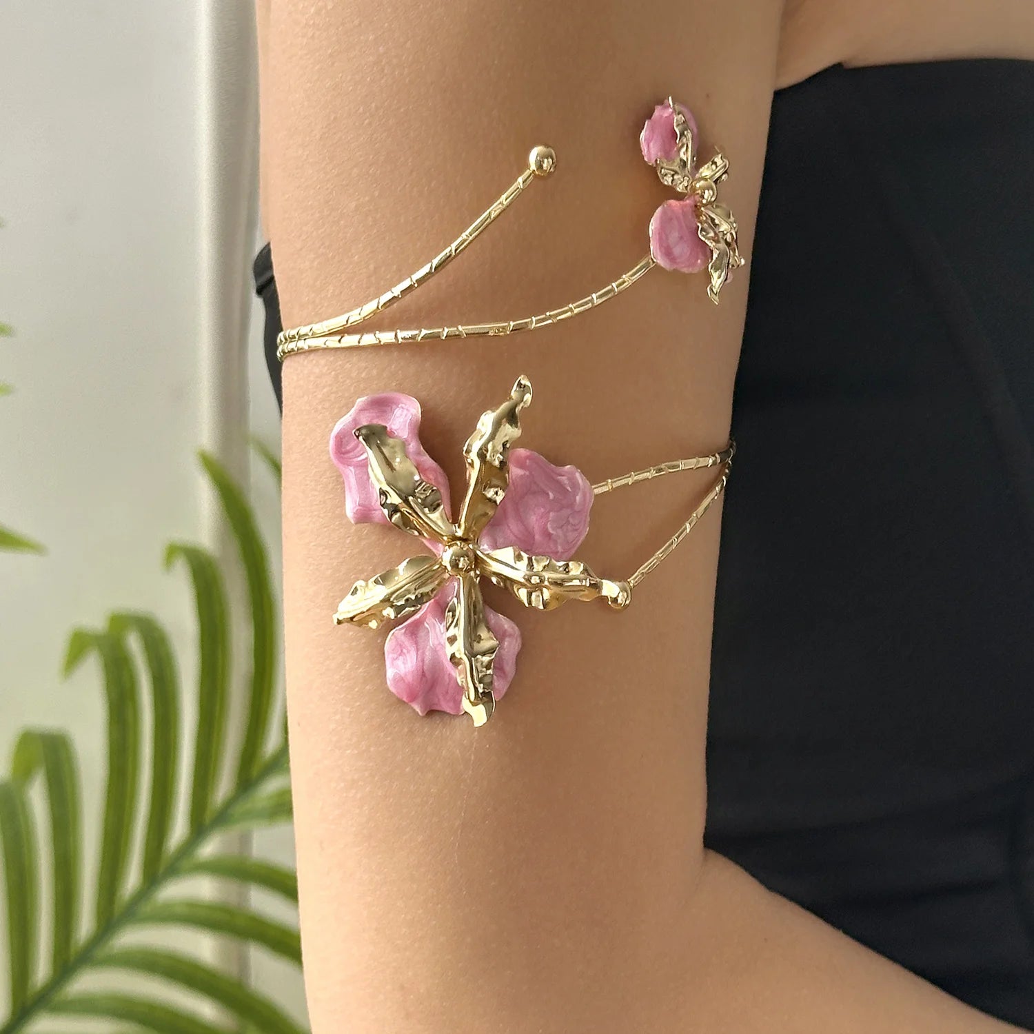 Boho Elegant Sexy Flower Open Cuff Armlet for Women Vintage Enamel Glaze Craft Floral Adjustable Arm Bracelet Beach Body Jewelry