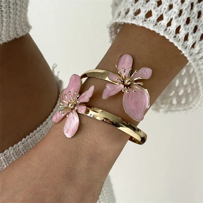 Elegant Enamel Flower Open Cuff Bracelet For Women Gold Plated Metal Pink White Blue Floral Bangles Beach Party Vacation Jewelry