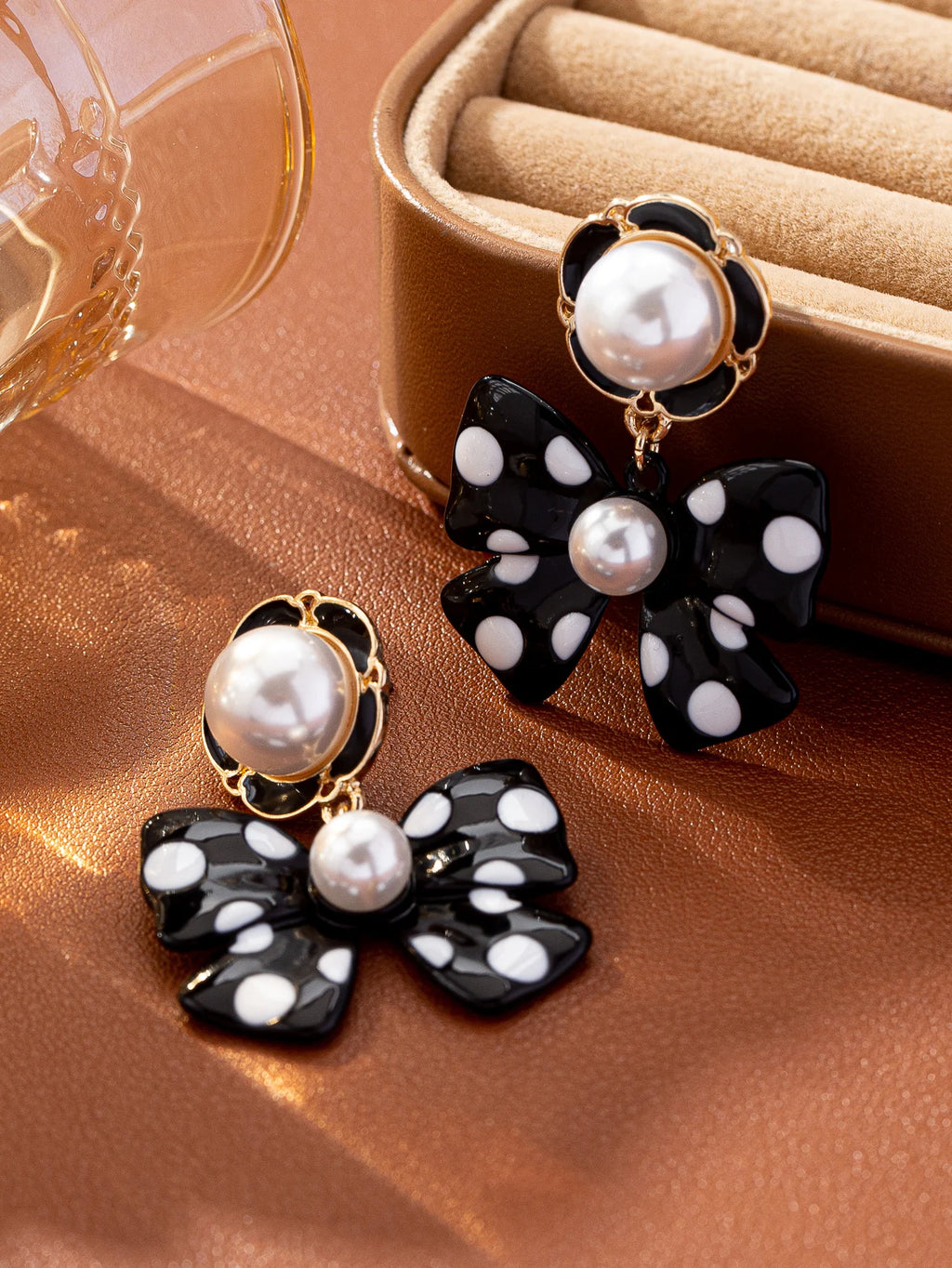 Elegant and Fashionable Summer Style Imitation Pearl Bowknot Light Luxury High-End Bowknot Earrings for Women