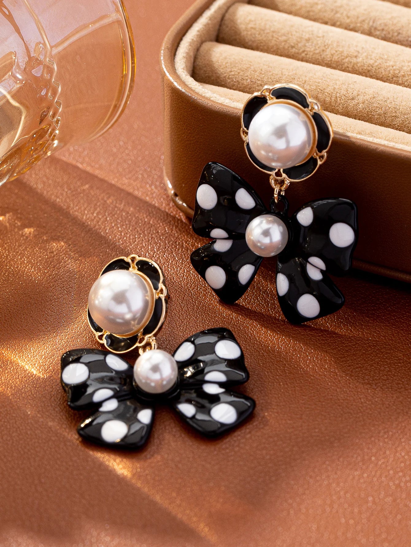 Elegant and Fashionable Summer Style Imitation Pearl Bowknot Light Luxury High-End Bowknot Earrings for Women