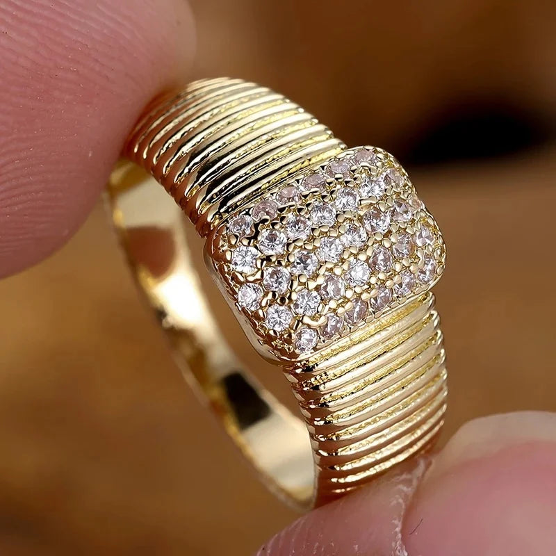 Huitan Opulent Engagement Rings Female Exquisite Sparkling Cubic Zirconia