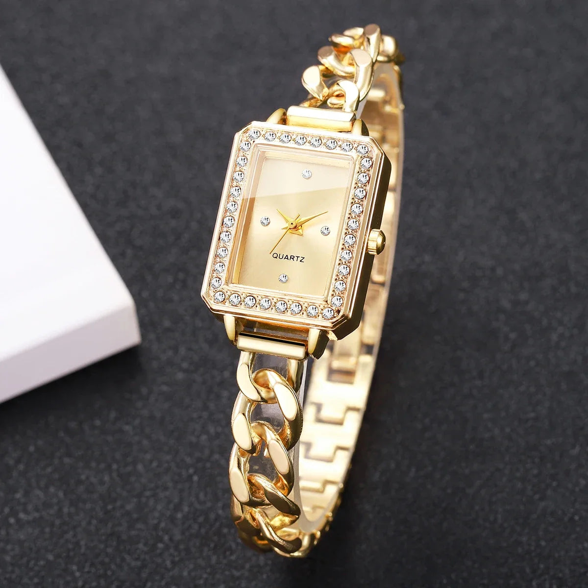 Luxury quartz watch with Roman numeral display zinc alloy case