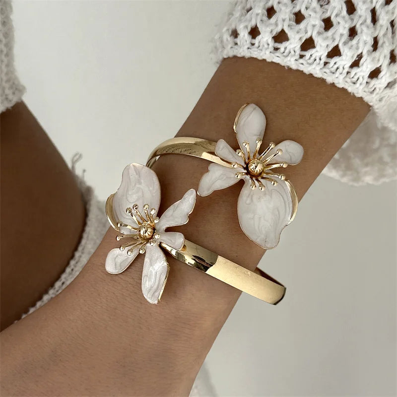 Elegant Enamel Flower Open Cuff Bracelet For Women Gold Plated Metal Pink White Blue Floral Bangles Beach Party Vacation Jewelry