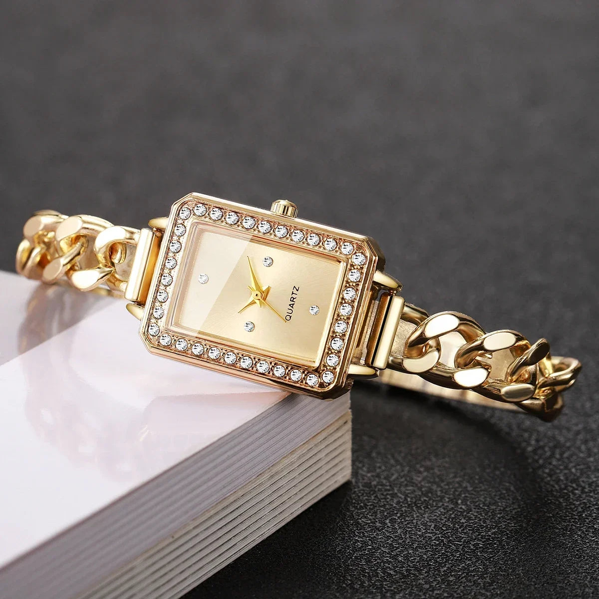 Luxury quartz watch with Roman numeral display zinc alloy case