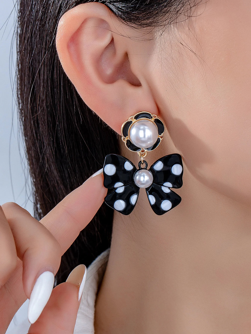 Elegant and Fashionable Summer Style Imitation Pearl Bowknot Light Luxury High-End Bowknot Earrings for Women