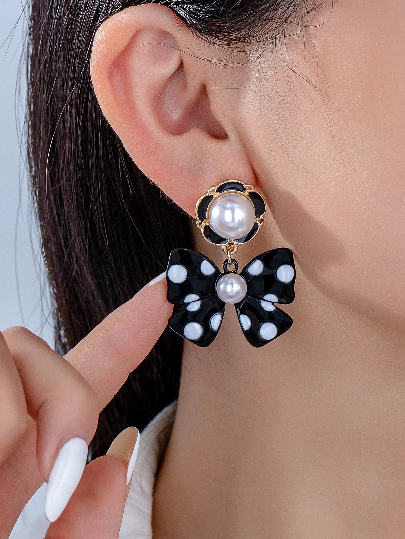 Elegant and Fashionable Summer Style Imitation Pearl Bowknot Light Luxury High-End Bowknot Earrings for Women