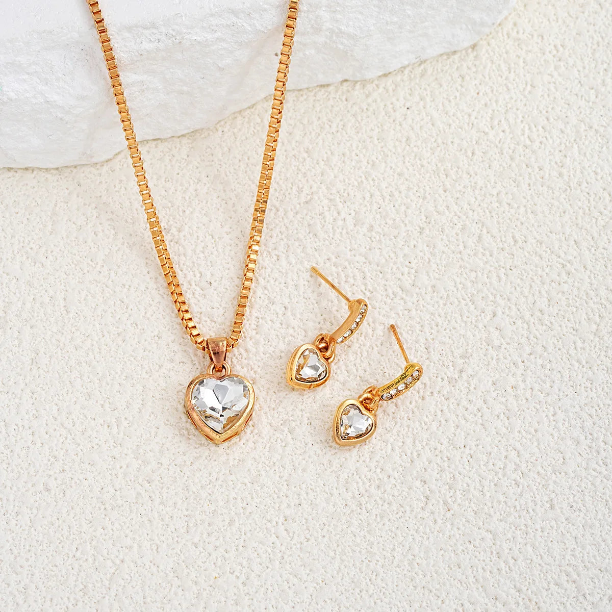 Trendy Crystal Heart Shaped Jewelry Set For Women Dangle Earrings Pendant Necklace Simple Dainty Daily Wear Party Accessories