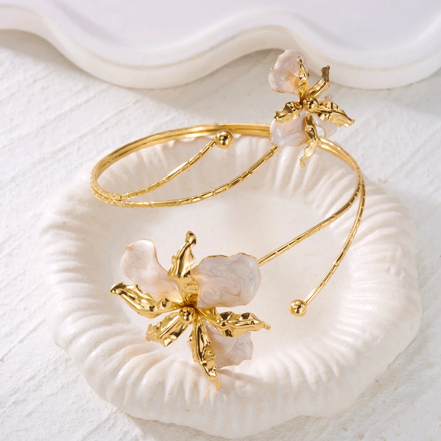Boho Elegant Sexy Flower Open Cuff Armlet for Women Vintage Enamel Glaze Craft Floral Adjustable Arm Bracelet Beach Body Jewelry
