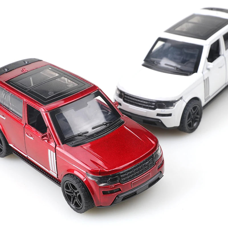 (Bagged) 1/36 scale replica Range Rover die-cast toy car model, three doors that can be opened, pullback function, boy's toy.