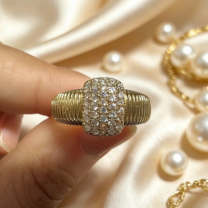 Huitan Opulent Engagement Rings Female Exquisite Sparkling Cubic Zirconia