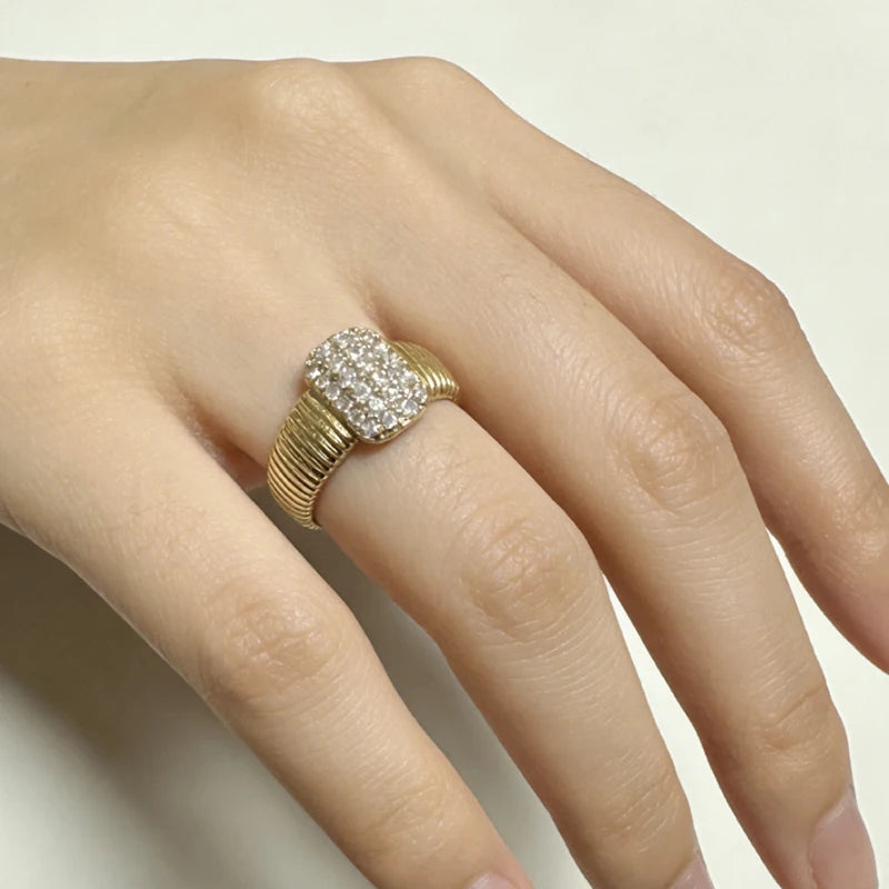 Huitan Opulent Engagement Rings Female Exquisite Sparkling Cubic Zirconia