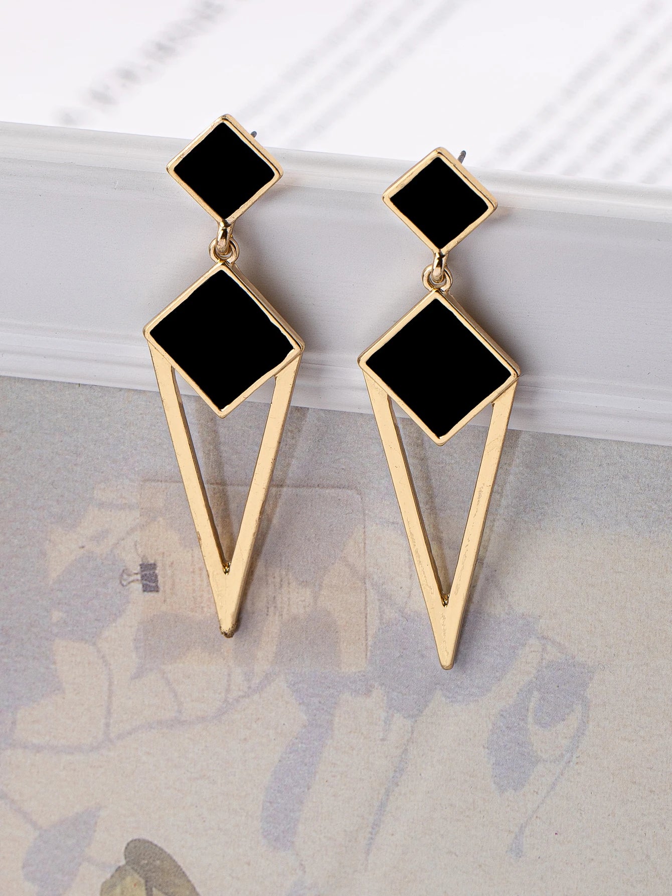A Pair of Fashionable and Versatile Summer Trendy Alloy Diamond-Shaped Oil-Drip Earrings