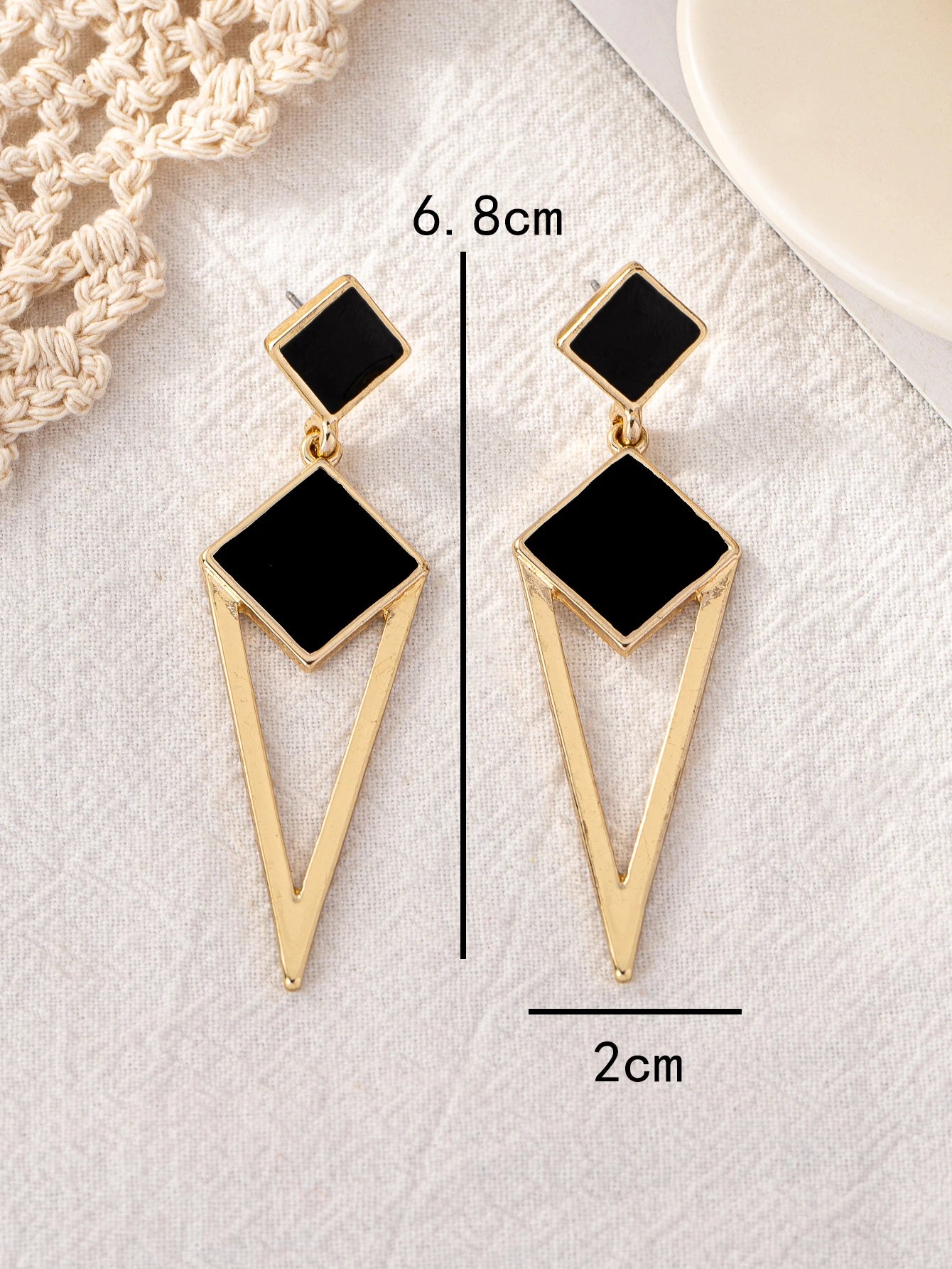 A Pair of Fashionable and Versatile Summer Trendy Alloy Diamond-Shaped Oil-Drip Earrings