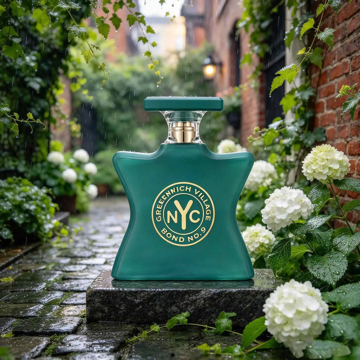 Bond No. 9 Greenwich Village, Floral Fruity Woody Perfume.