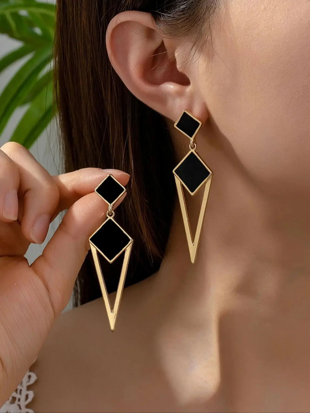 A Pair of Fashionable and Versatile Summer Trendy Alloy Diamond-Shaped Oil-Drip Earrings
