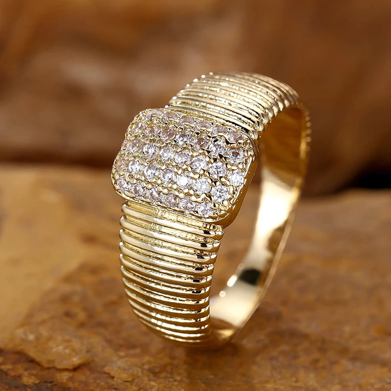 Huitan Opulent Engagement Rings Female Exquisite Sparkling Cubic Zirconia