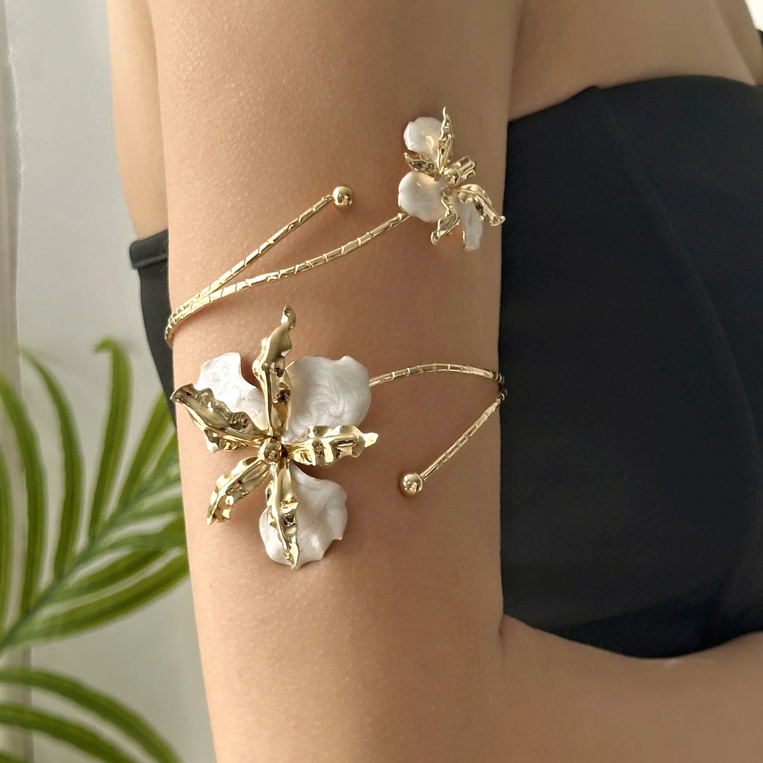 Boho Elegant Sexy Flower Open Cuff Armlet for Women Vintage Enamel Glaze Craft Floral Adjustable Arm Bracelet Beach Body Jewelry